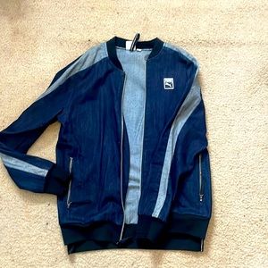 Lightweight denim jacket.